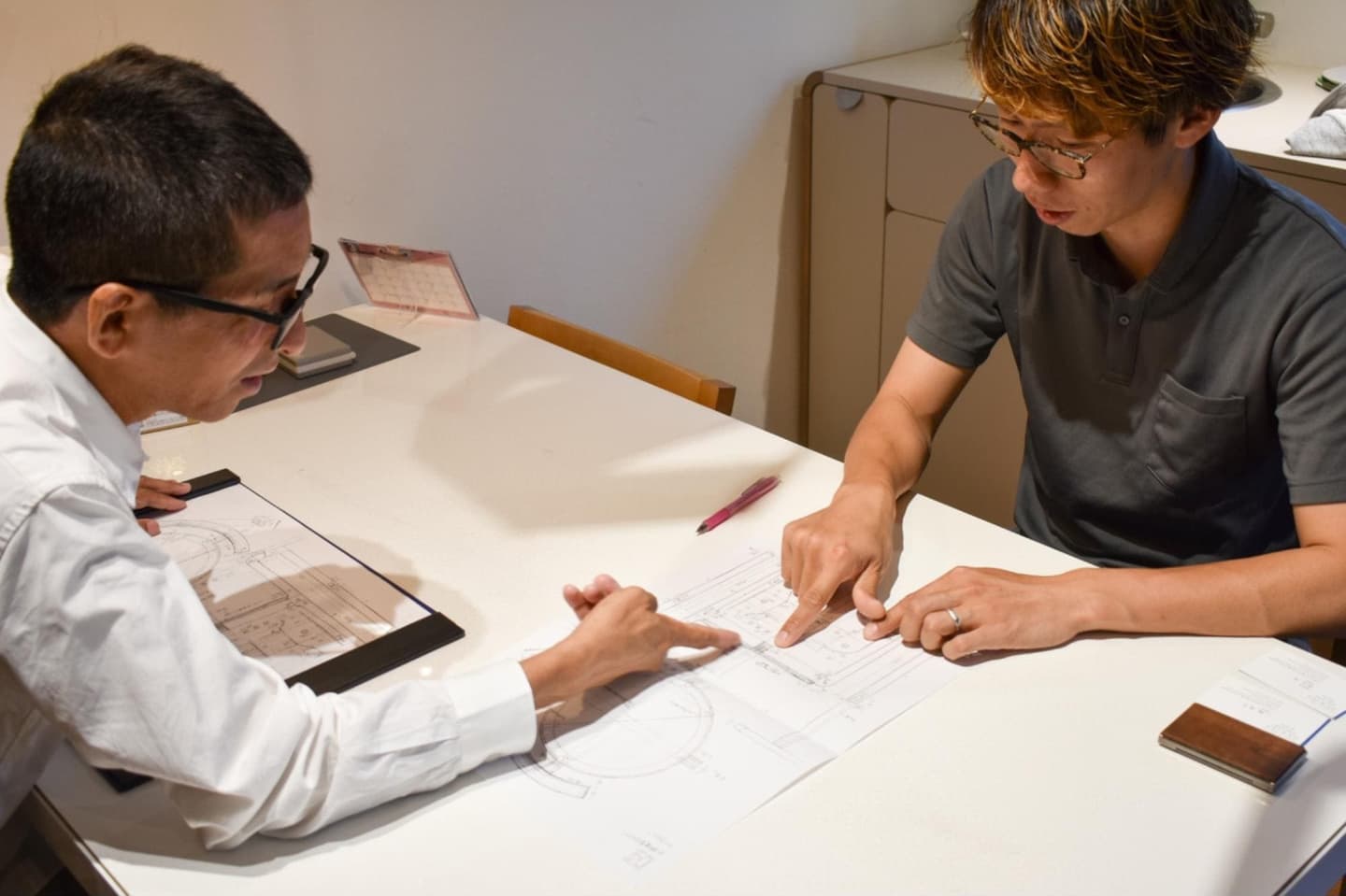 帆布かばんを縫う